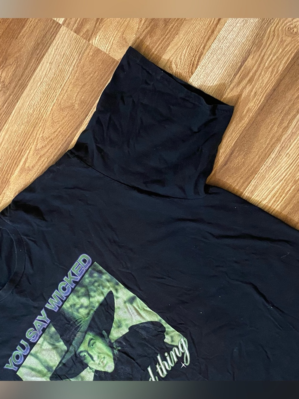Black Short-Sleeve Graphic Tee with Wicked Witch Print Size 4X Unisex - Picture 5 of 9